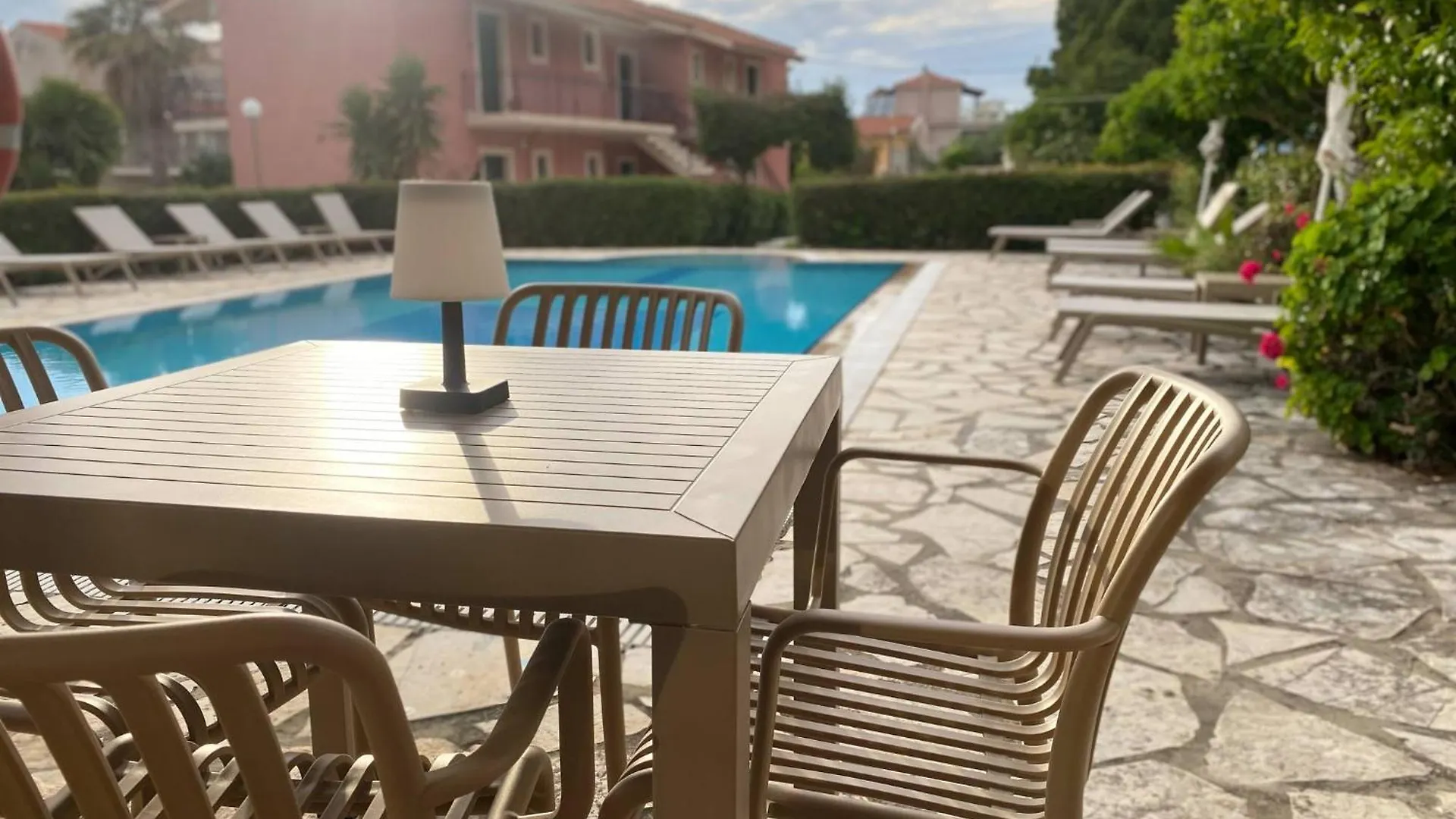 Moulinos Loft Apartment Svoronata